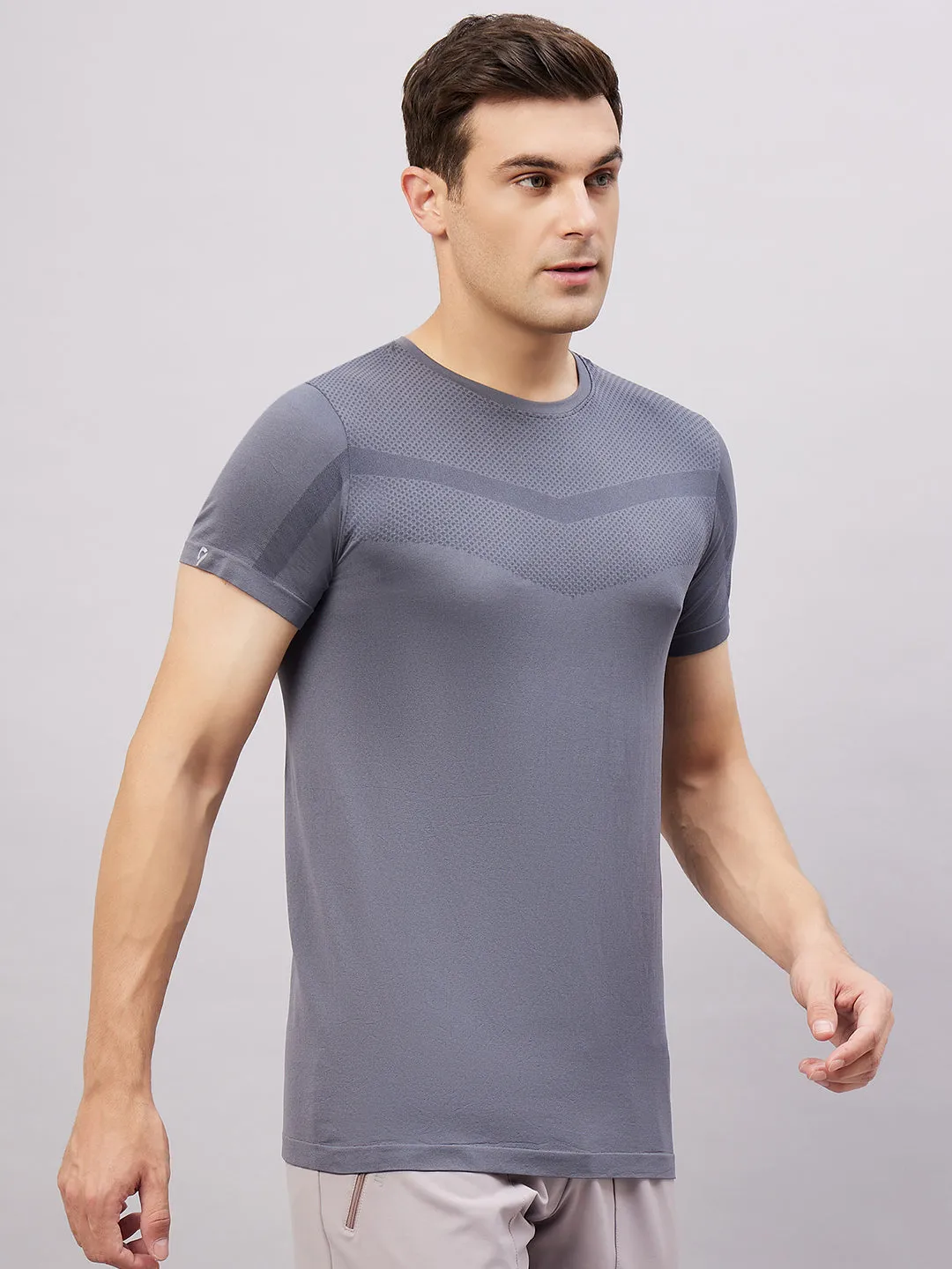 Men's Round Neck Half Sleeves Seamless T-Shirt - Wine