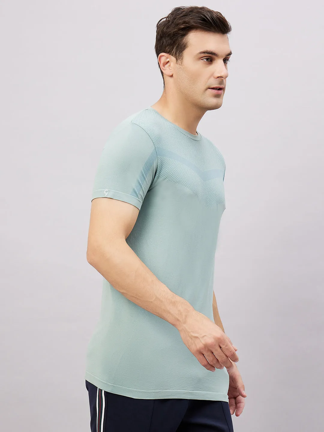 Men's Round Neck Half Sleeves Seamless T-Shirt - Wine