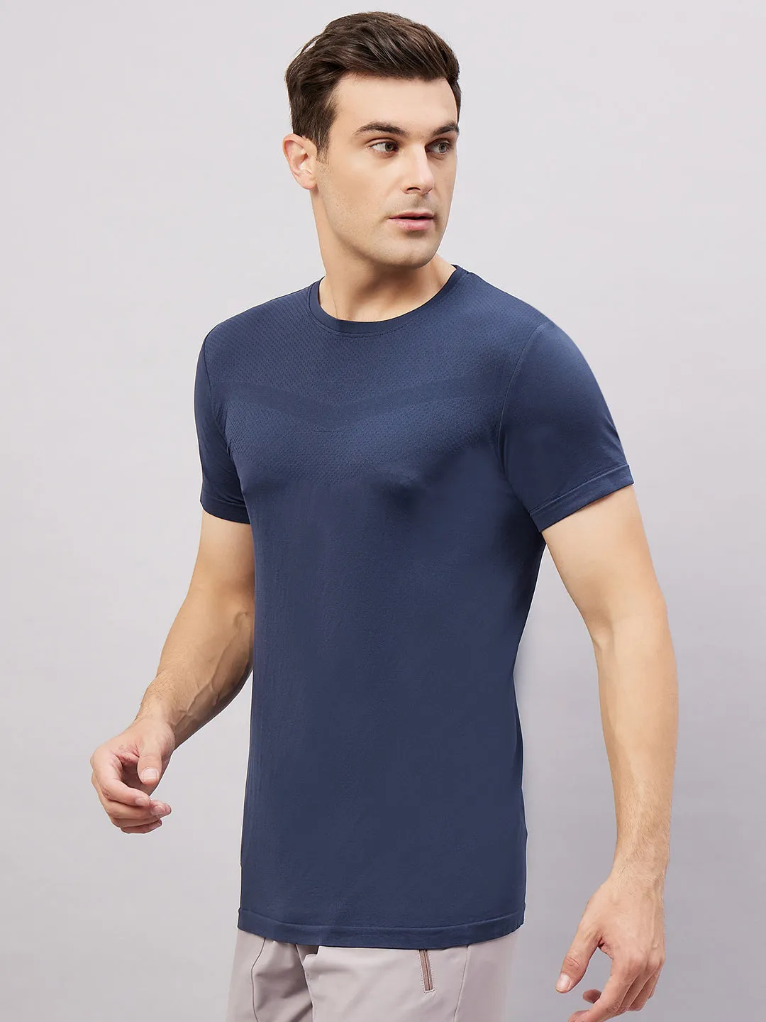 Men's Round Neck Half Sleeves Seamless T-Shirt - Wine