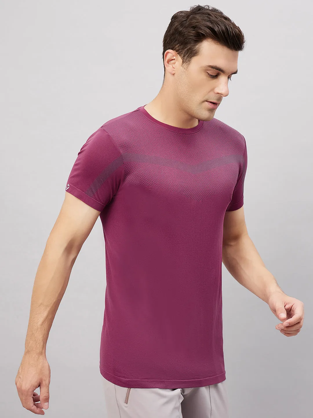 Men's Round Neck Half Sleeves Seamless T-Shirt - Wine